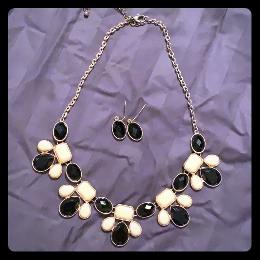 Black and white necklace and earring set.
